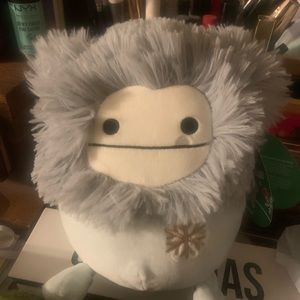 Evita Yeti Squishmallow